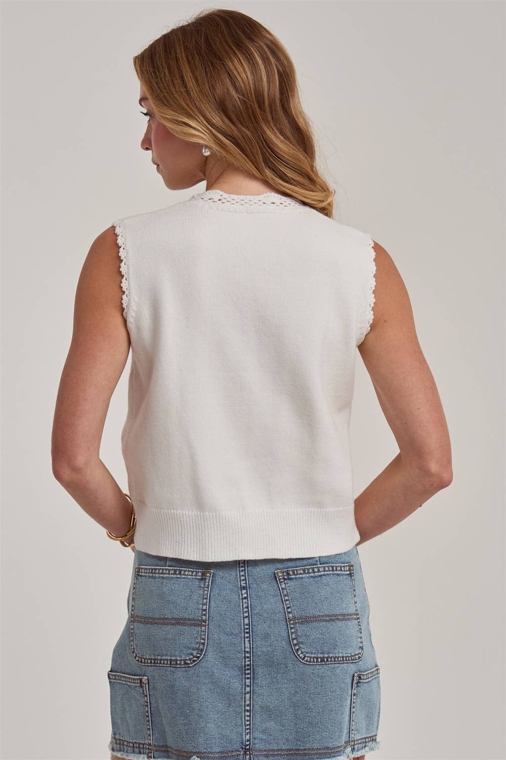 LACE TRIMMED BUTTON FRONT SLEEVELESS SWEATER VEST TOP