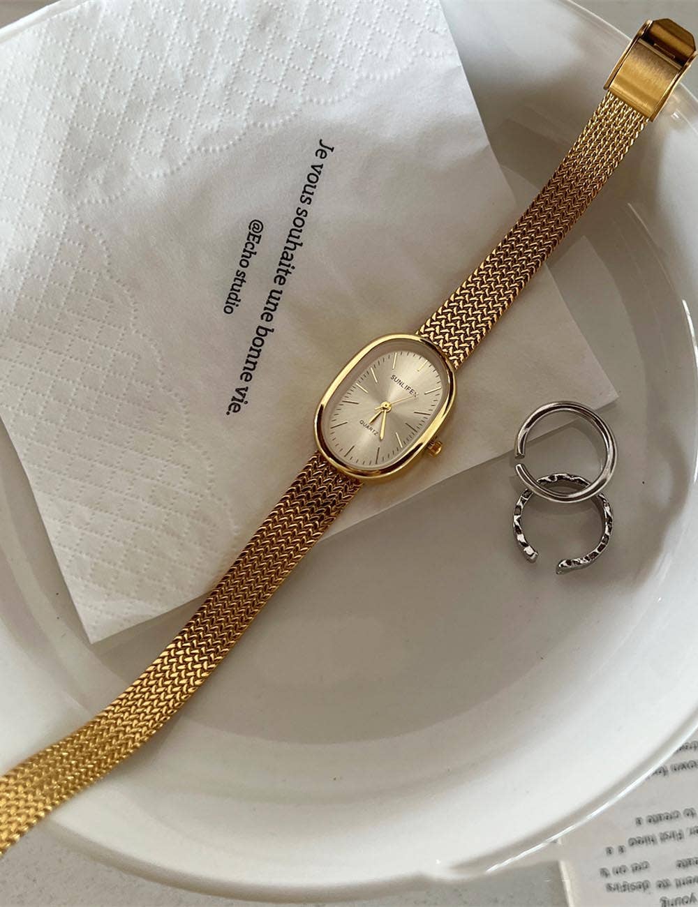 Retro Oval Dial Gold Stainless Steel Watch DP25E446