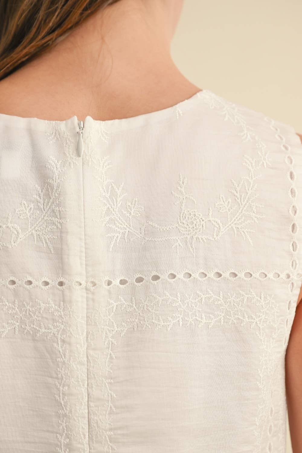 EYELET DETAIL SLEEVELESS TOP