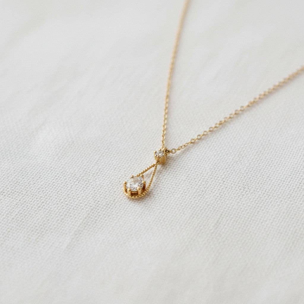 Elegant Waterdrop Gemstone Necklace