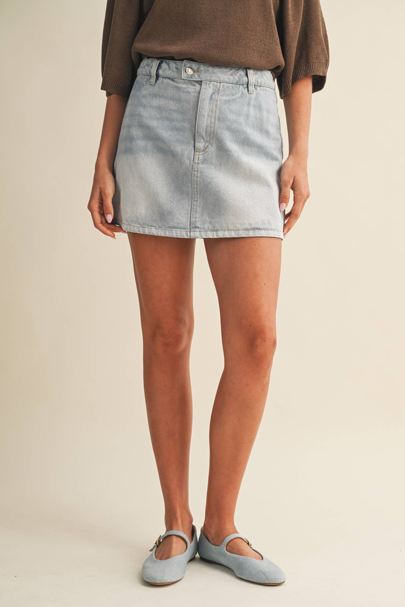 LIGHT DENIM WASH MINI SKORT