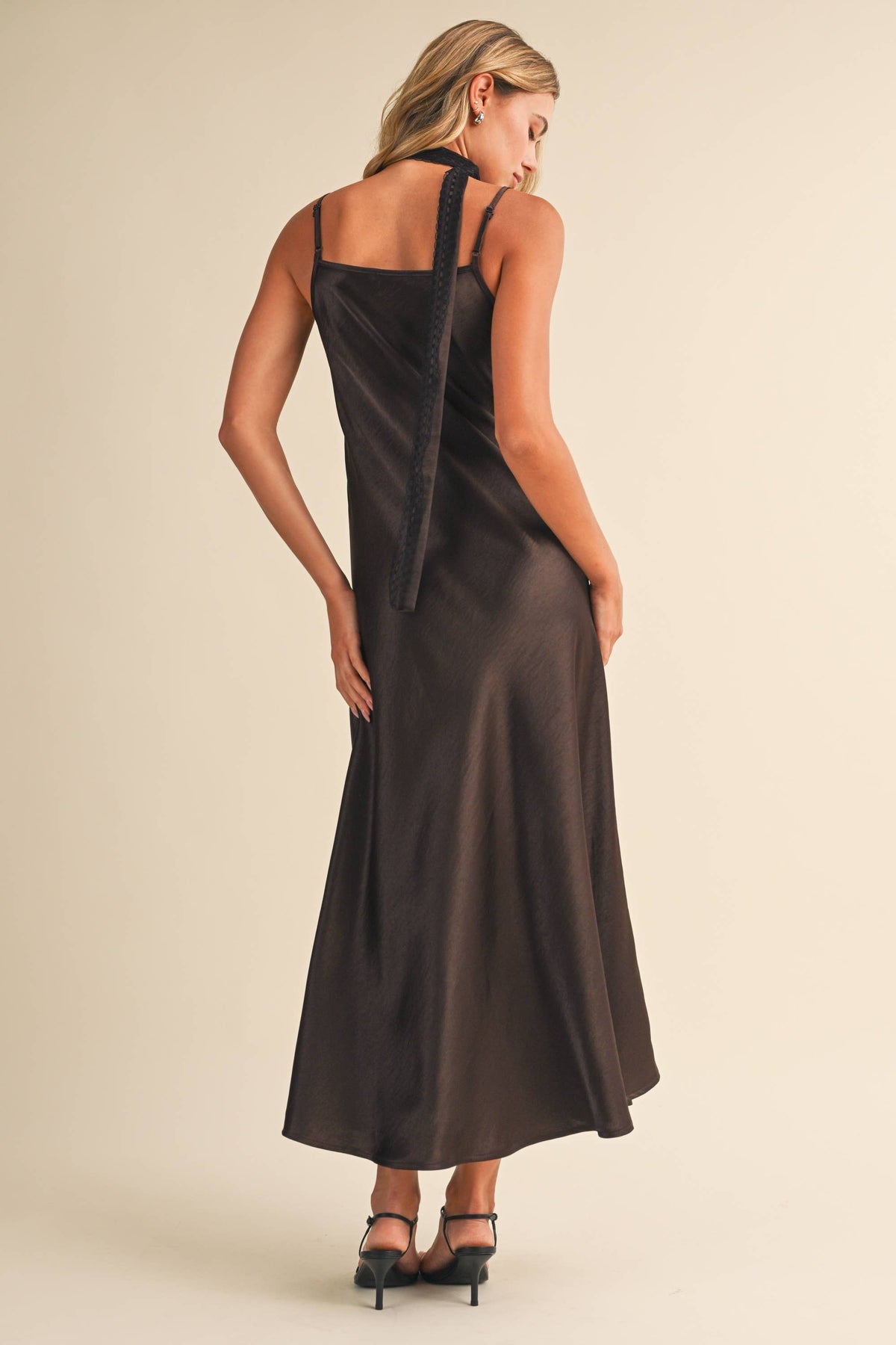 SCARF ACCESSORY SET SLEEVELESS SATIN MIDI DRESS