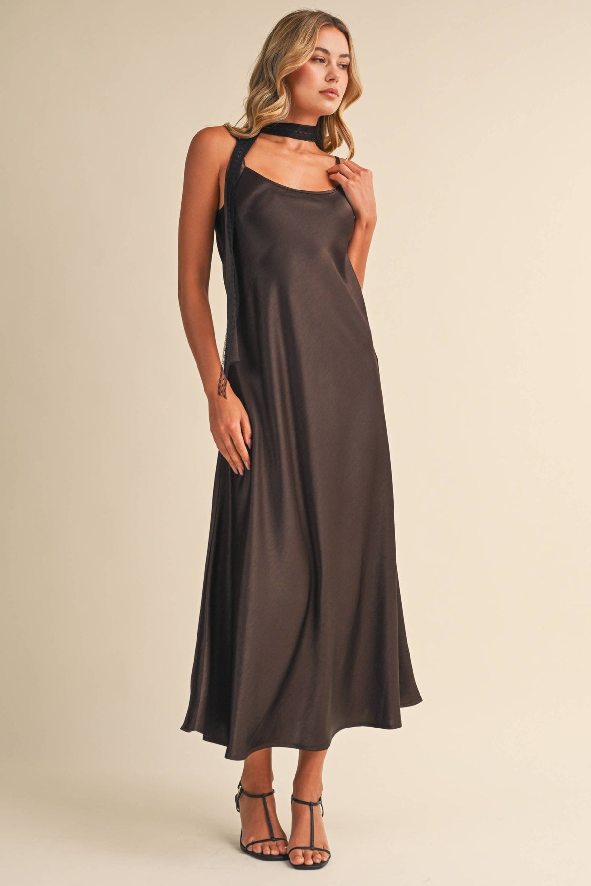 SCARF ACCESSORY SET SLEEVELESS SATIN MIDI DRESS