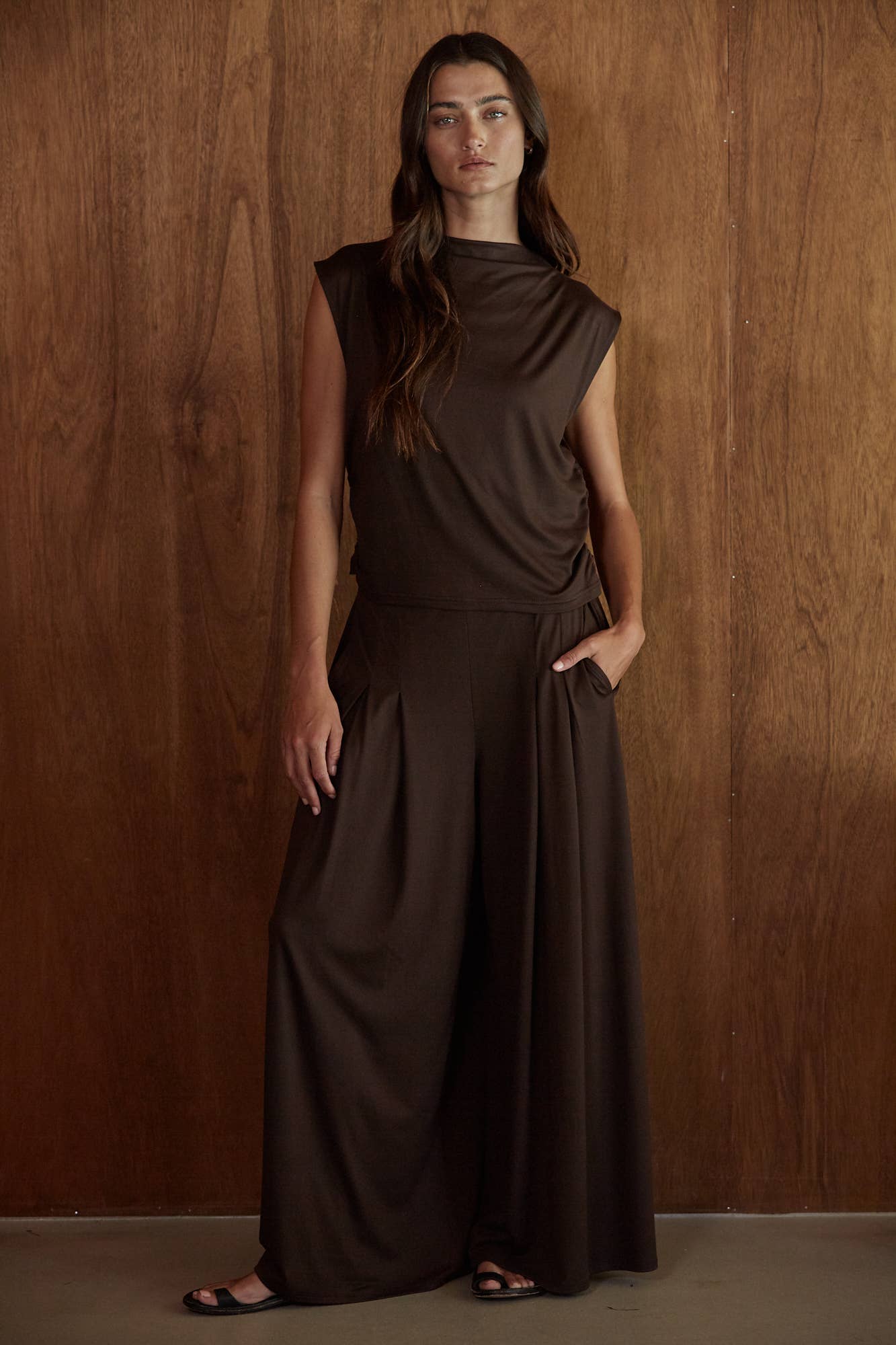 Knit Polyester Spandex Boat Neck Sleeveless Top