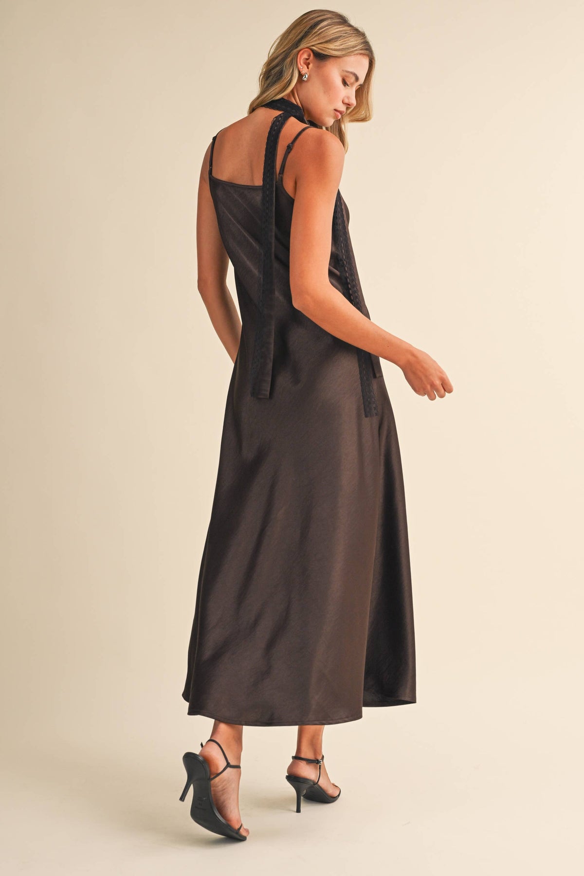 SCARF ACCESSORY SET SLEEVELESS SATIN MIDI DRESS