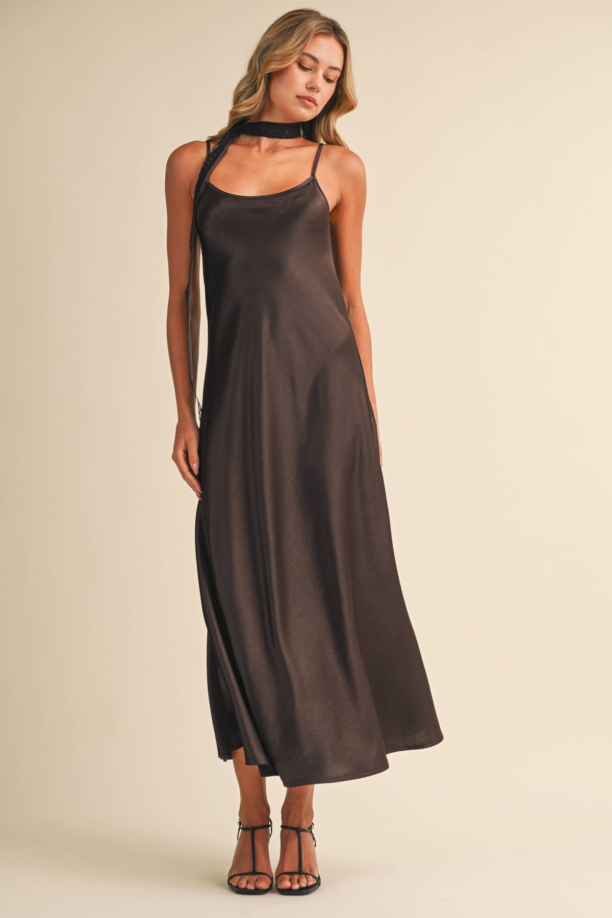SCARF ACCESSORY SET SLEEVELESS SATIN MIDI DRESS