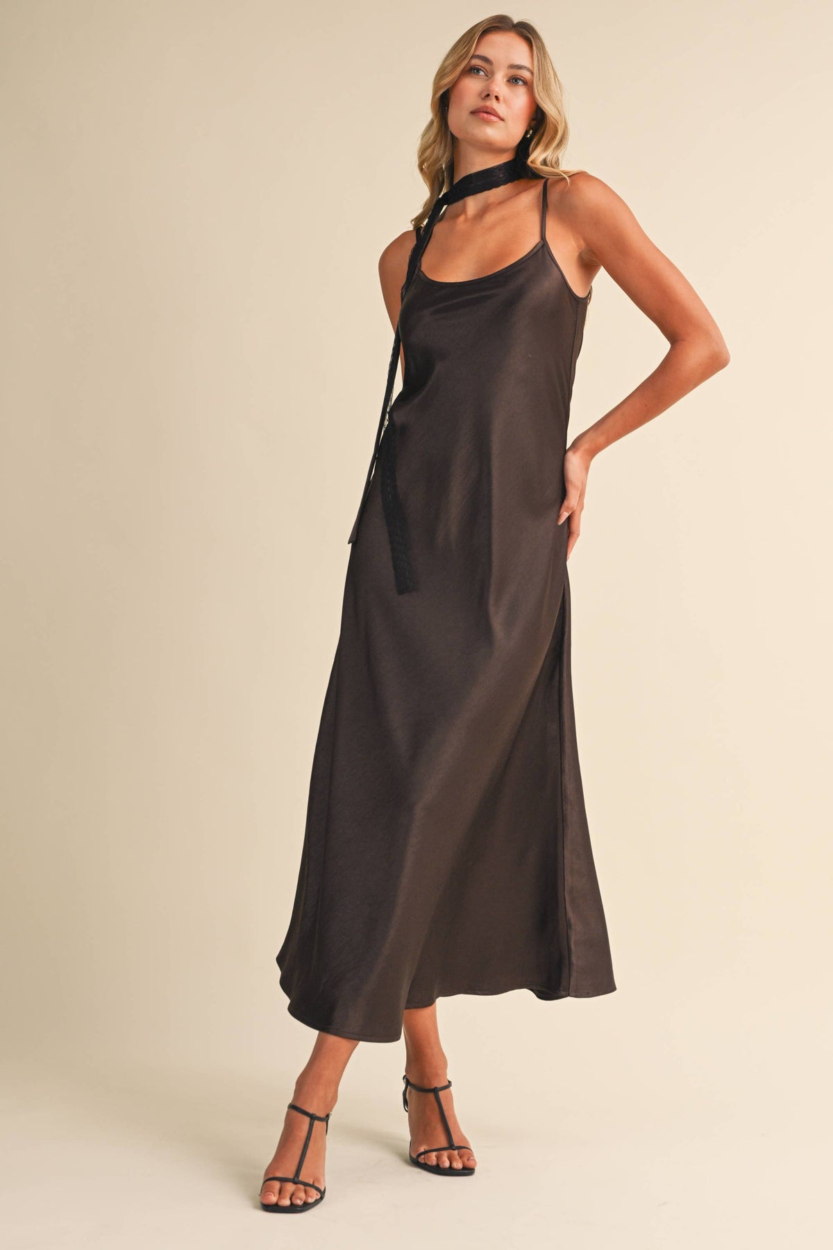 SCARF ACCESSORY SET SLEEVELESS SATIN MIDI DRESS