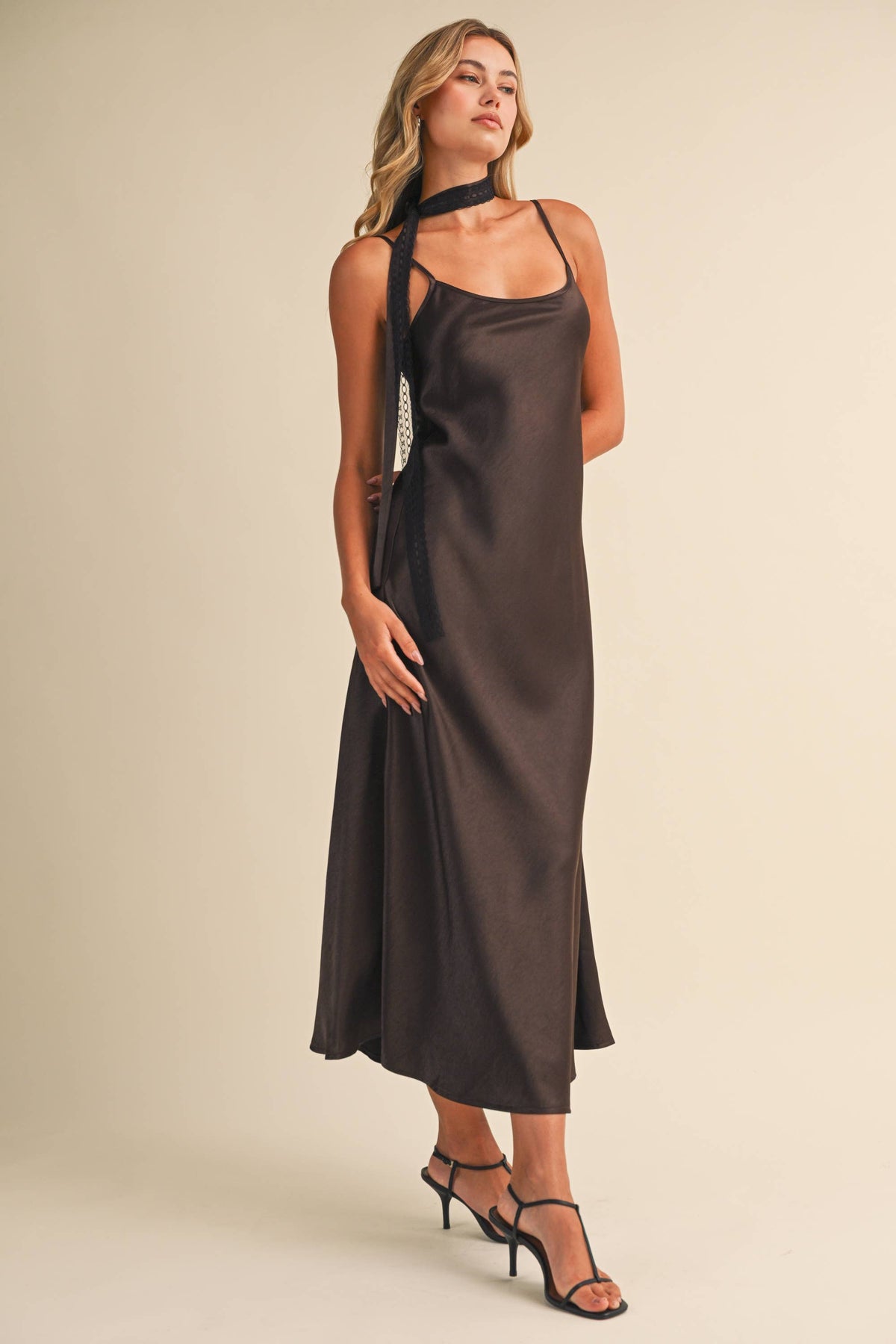 SCARF ACCESSORY SET SLEEVELESS SATIN MIDI DRESS