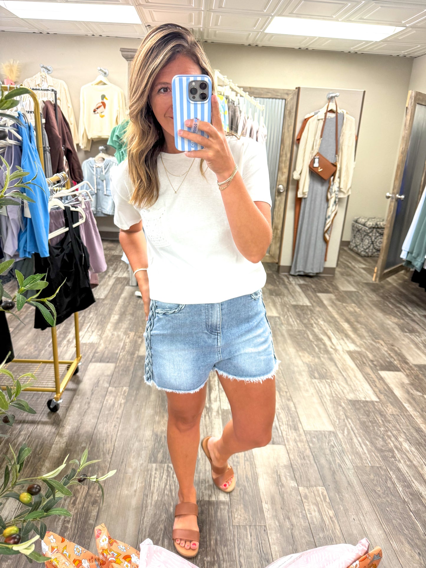 DENIM SHORTS WITH POCKET AND SIDE SEAM BRAIDS