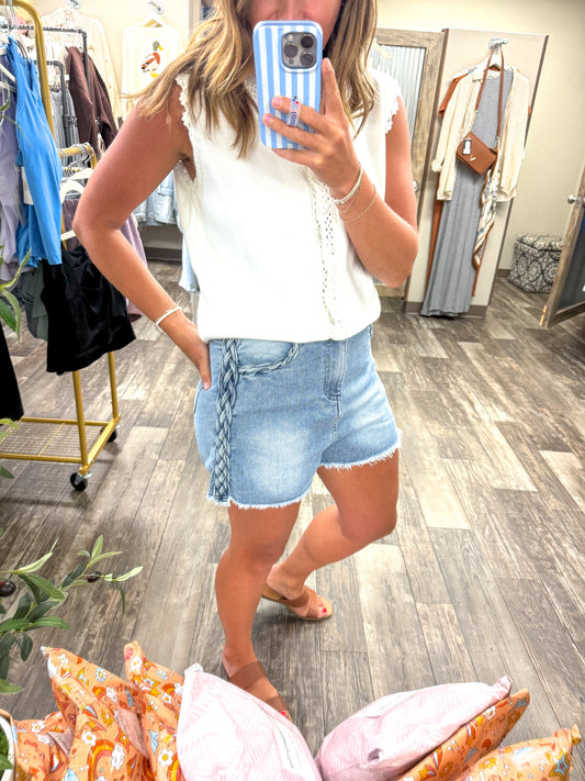 DENIM SHORTS WITH POCKET AND SIDE SEAM BRAIDS