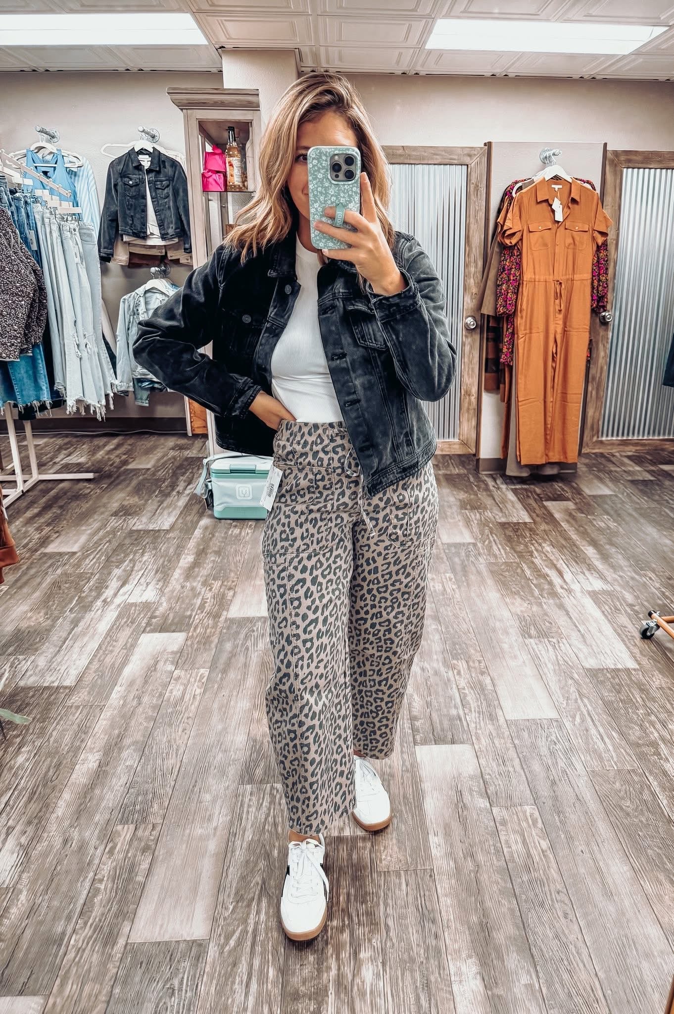 Leopard Printed Drawstring Waist Pocketed Wide Leg Jeans