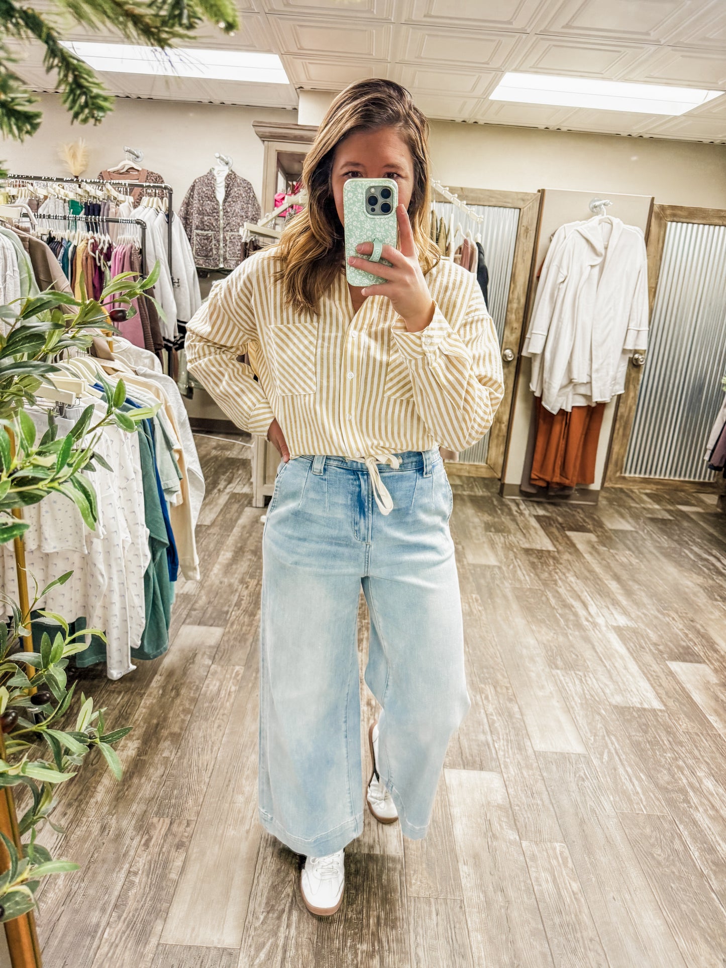 STRIPED PATTERN BUTTON DOWN SHIRTS