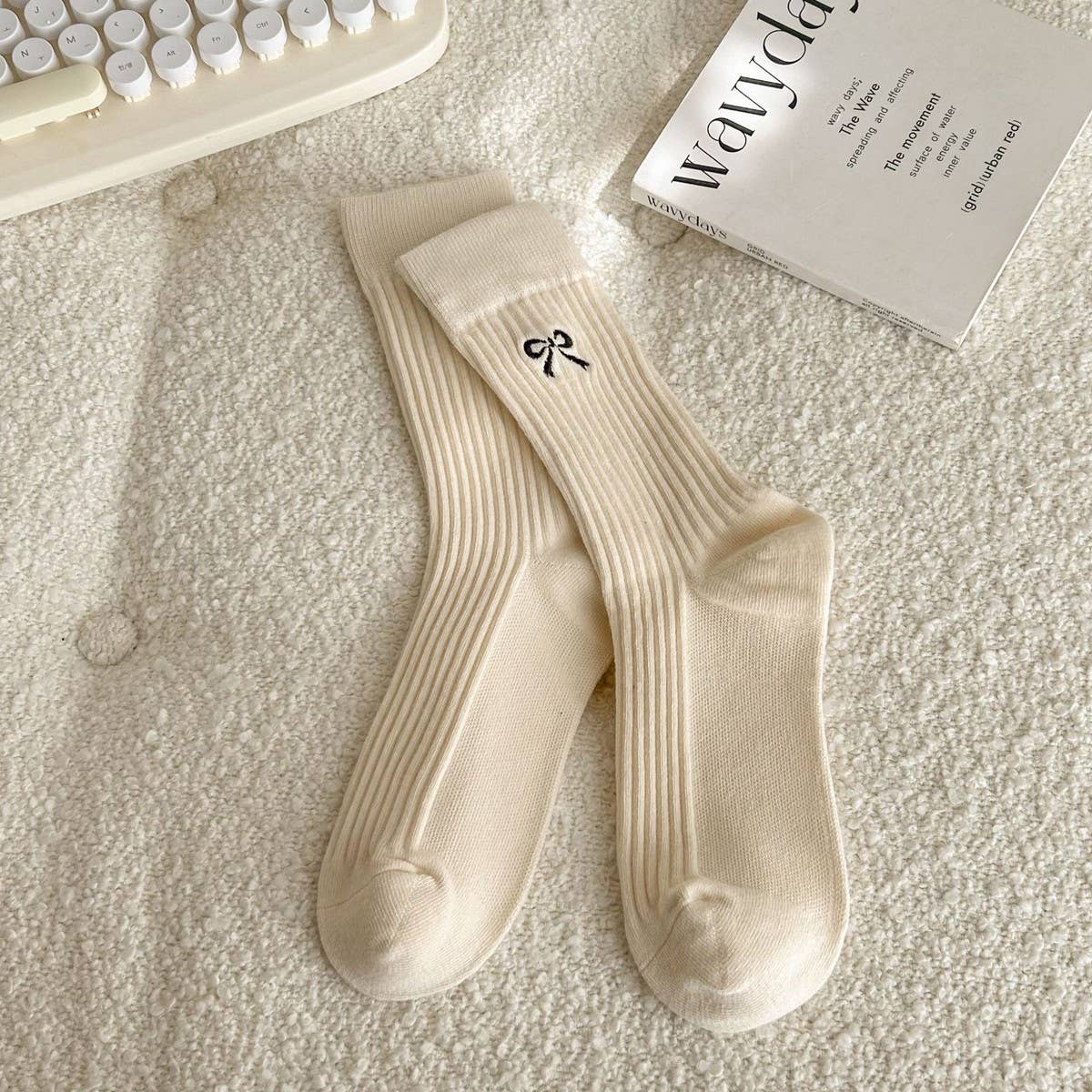 SIMPLE EMBROIDERED BOW SOCKS
