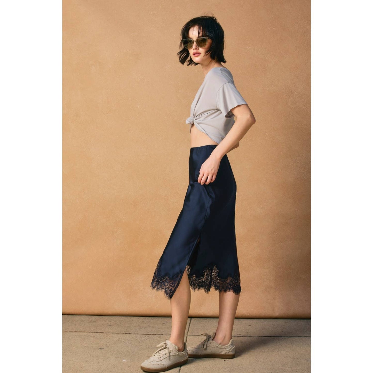 Dull Satin Lace Hem Pencil Skirt