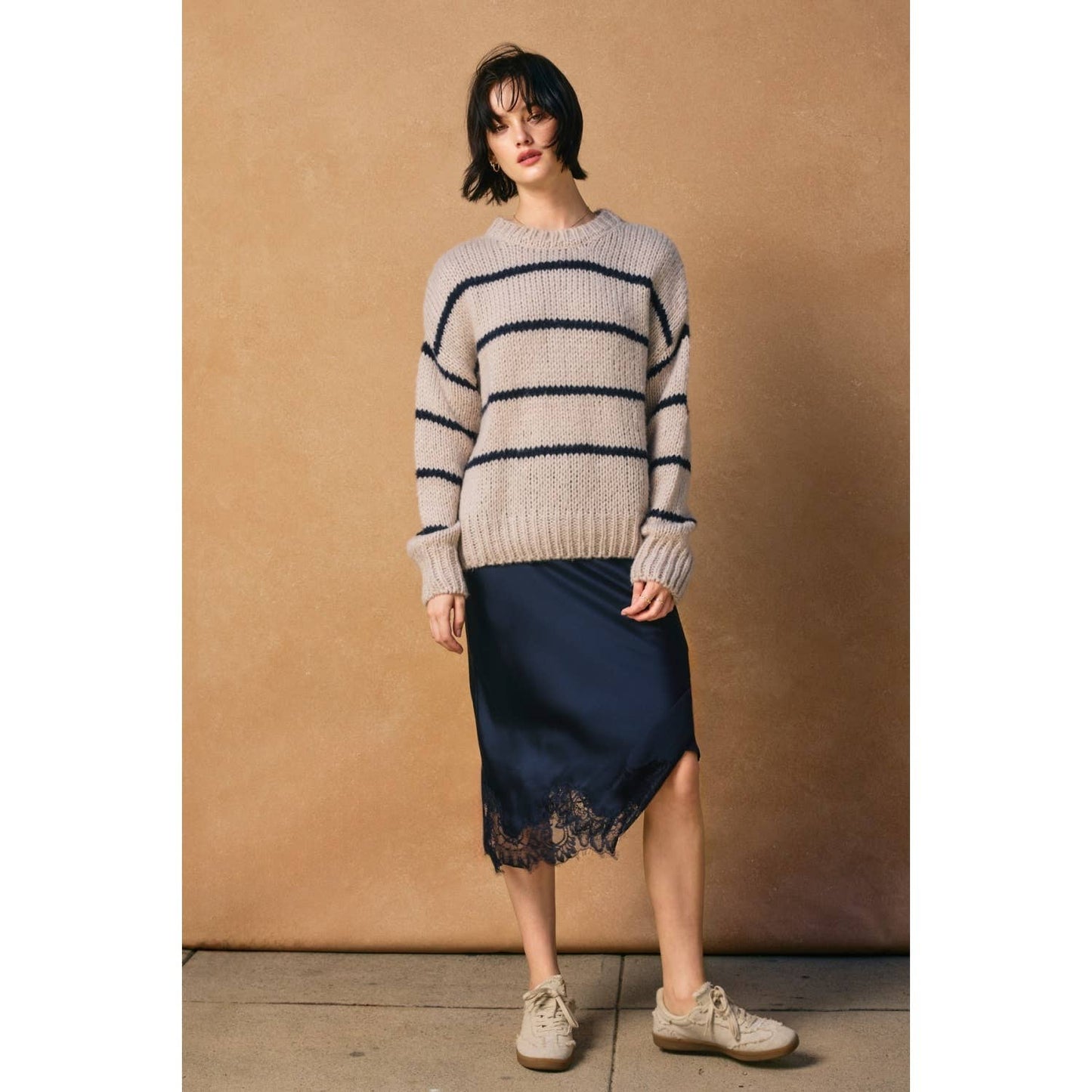 Dull Satin Lace Hem Pencil Skirt