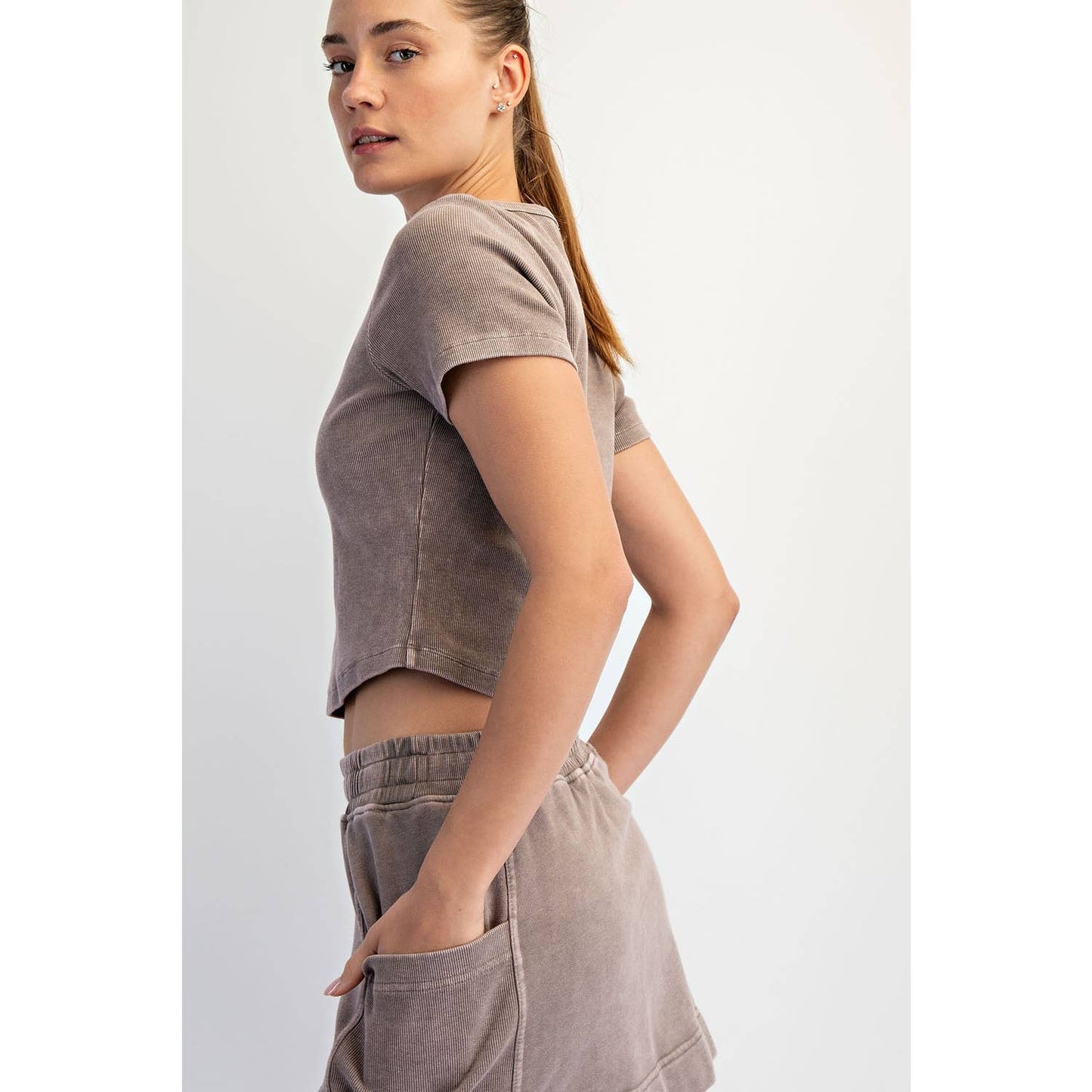 MINERAL WASHED COTTON RIB CROPPED TEE