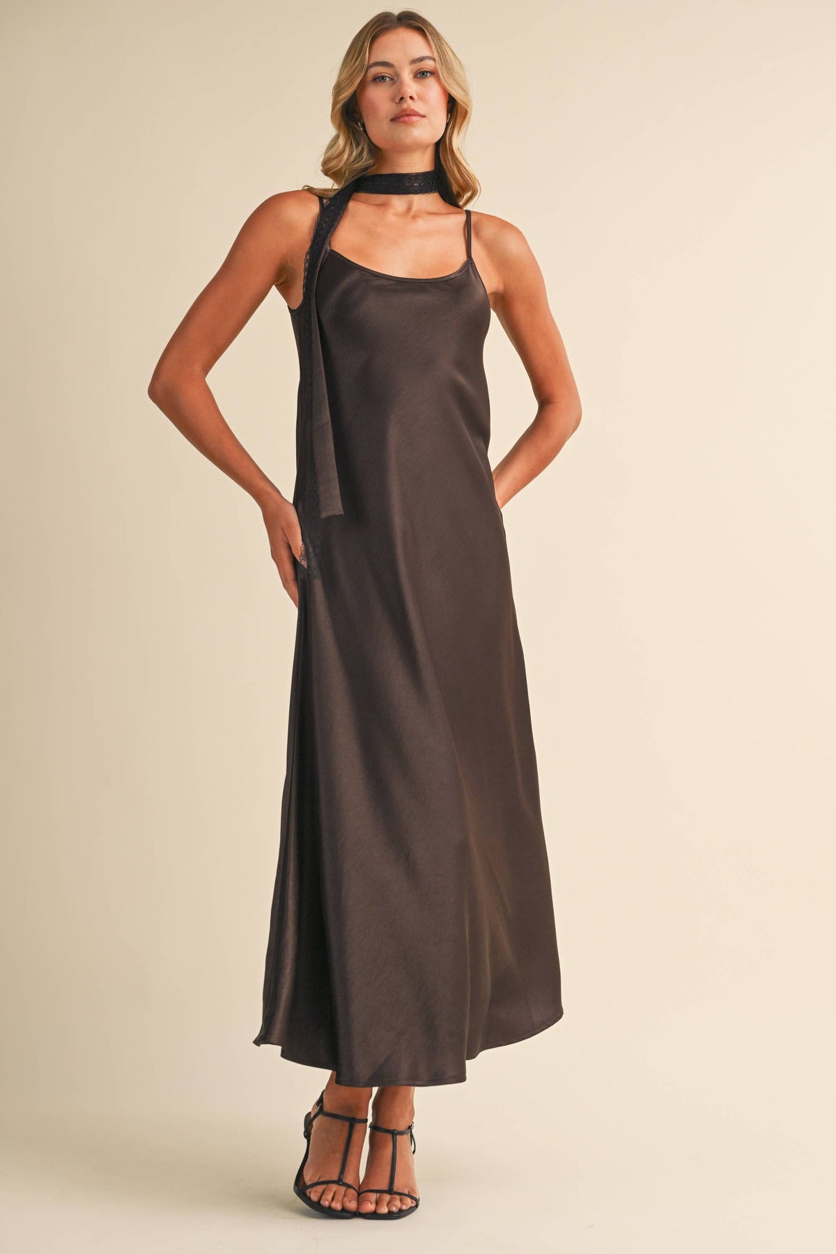 SCARF ACCESSORY SET SLEEVELESS SATIN MIDI DRESS