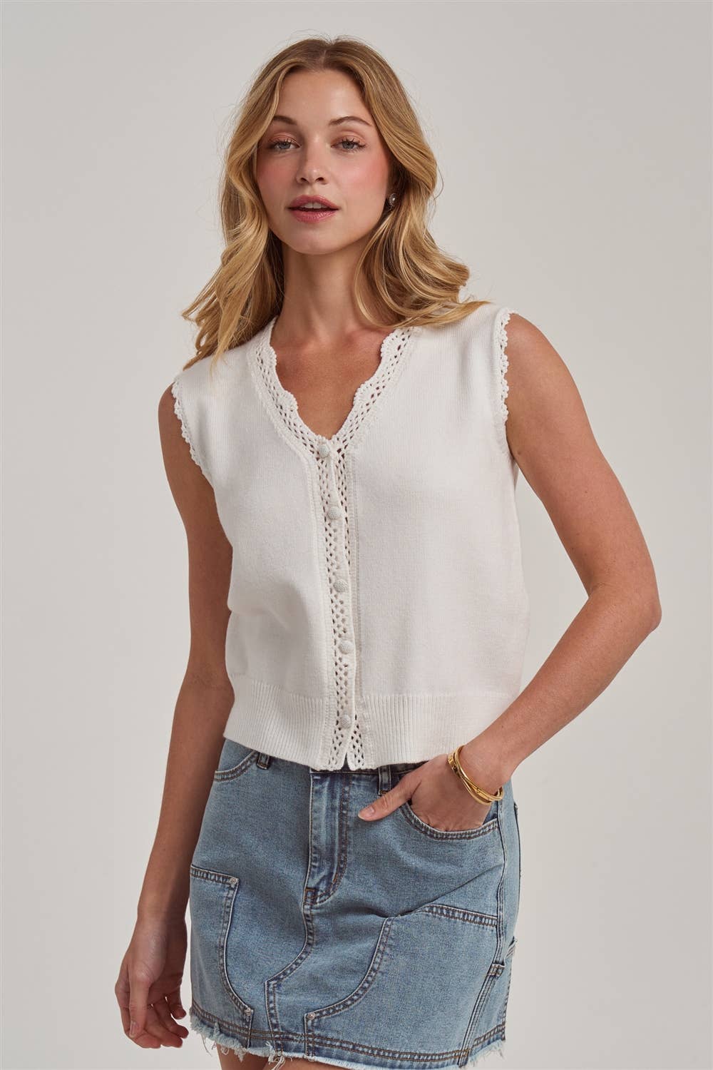 LACE TRIMMED BUTTON FRONT SLEEVELESS SWEATER VEST TOP